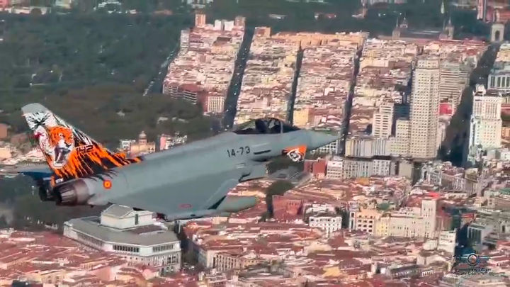 Último ensayo del desfile de la Hispanidad: varias aeronaves sobrevuelan Madrid antes del 12 de octubre