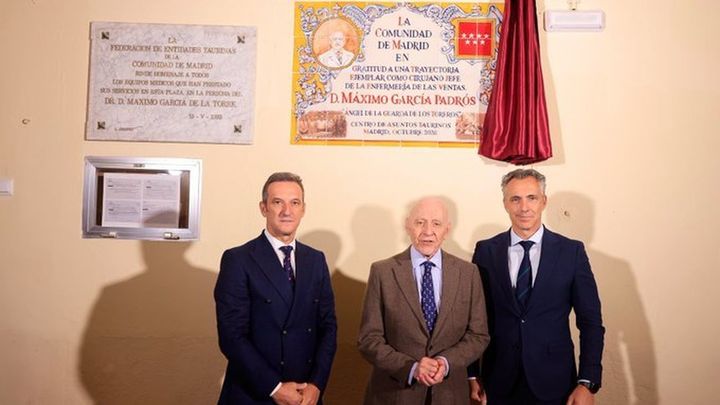 Las Ventas homenajea al doctor Padrós por sus 60 años como cirujano jefe de la plaza de toros