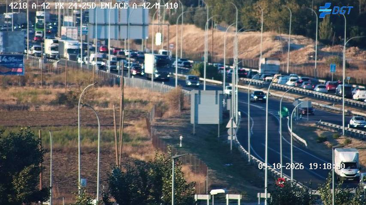 El Puente del Pilar arranca en Madrid con retenciones  de salida en casi todas las autovías