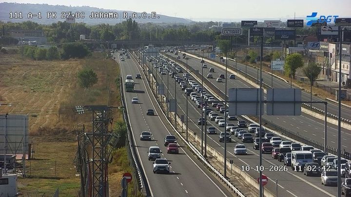 Tráfico lento en salidas de Madrid  el segundo día del puente del Pilar