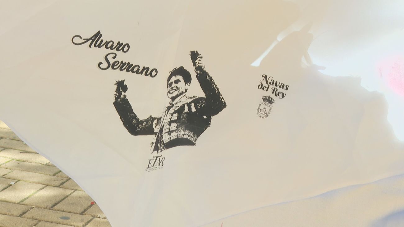 Navas del Rey se vuelca con el novillero  Álvaro Serrano en su día grande en Las Ventas