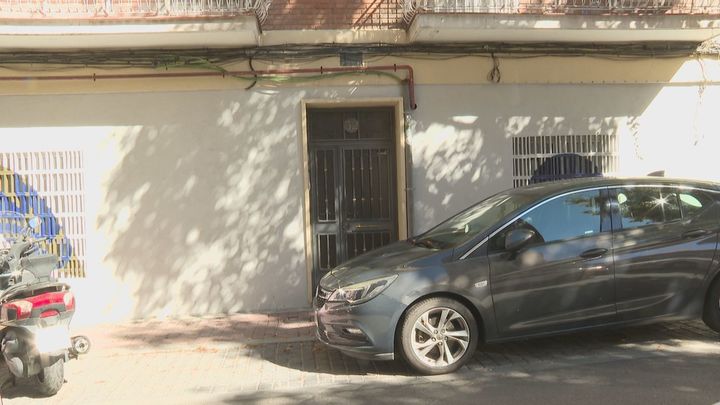 Un piso ocupado y una deuda de más de 26.000 euros: la pesadilla de una vecina de Vallecas