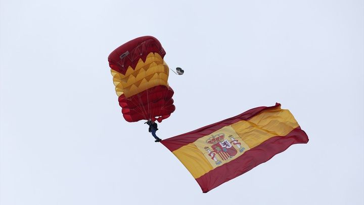 Salto paracaidista en el 12 de octubre