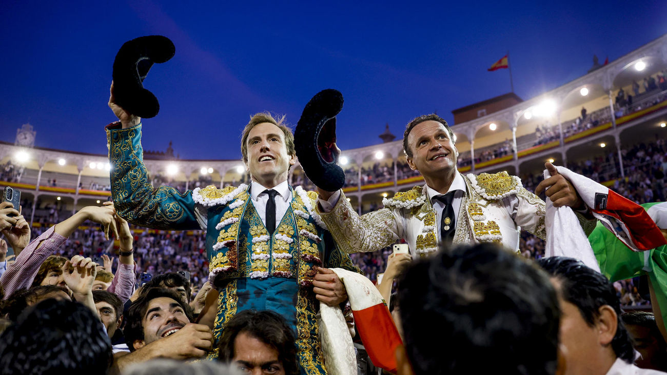 Román abre la Puerta Grande de Las Ventas