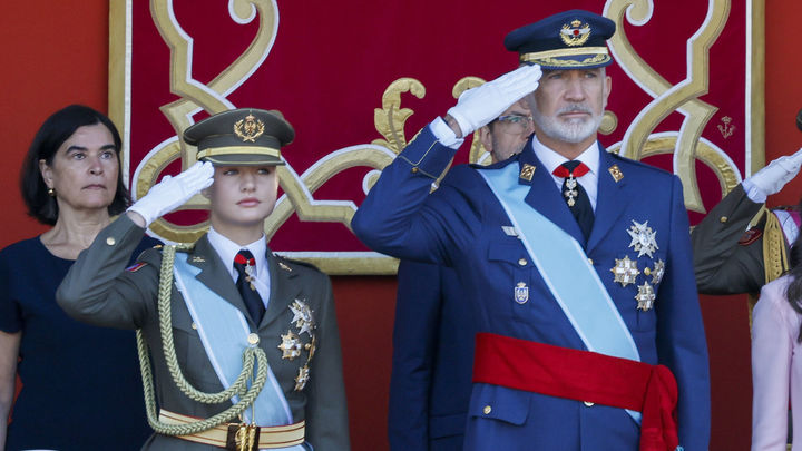 Los reyes presiden el desfile militar el 12 de Octubre con motivo del día de la Fiesta Nacional