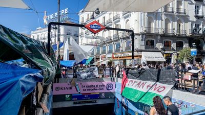 Los comerciantes de Sol denuncian que la acampada les ha arruinado las ventas del puente