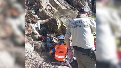 Rescatan en helicóptero a un cazador tras sufrir un síncope en Puebla de la Sierra