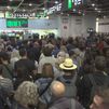 Siguen los retrasos en la línea Madrid-Barcelona sin fecha de retirada del tren incendiado