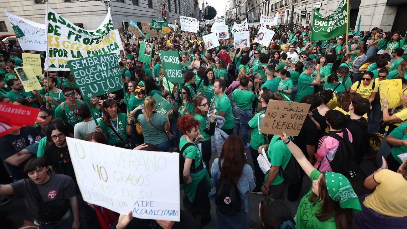 Ayuso tacha de "política" la huelga indefinida en la educación pública madrileña