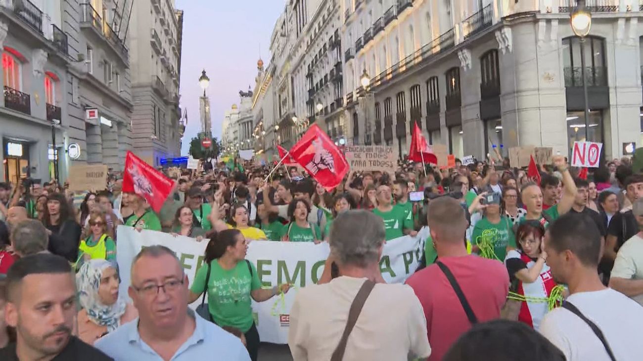La 'marea verde' vuelve a marchar de Atocha a Sol para defender la educación pública