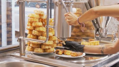 Aprende a elaborar churros con la familia churrera más antigua de Madrid