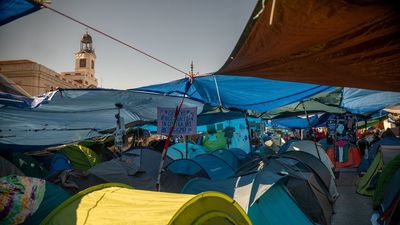 76 multas por botellón o consumo de drogas en la acampada de Sol y más de 100 por limpieza