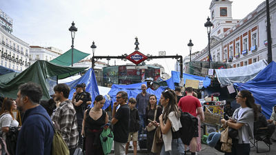 La Comunidad alerta de "graves condiciones de salubridad" en la estación de Sol por los "orines" de la acampada