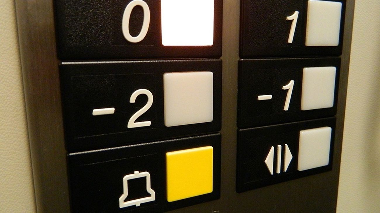 Interior de un ascensor