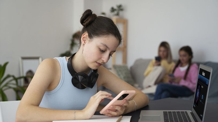 La soledad y la tristeza ponen en riesgo la salud mental de los adolescentes entre los 12 y los 16 años, según Unicef