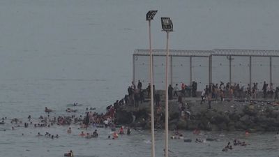 El CNI acredita en un informe que avisó con antelación de la invasión migratoria en Ceuta