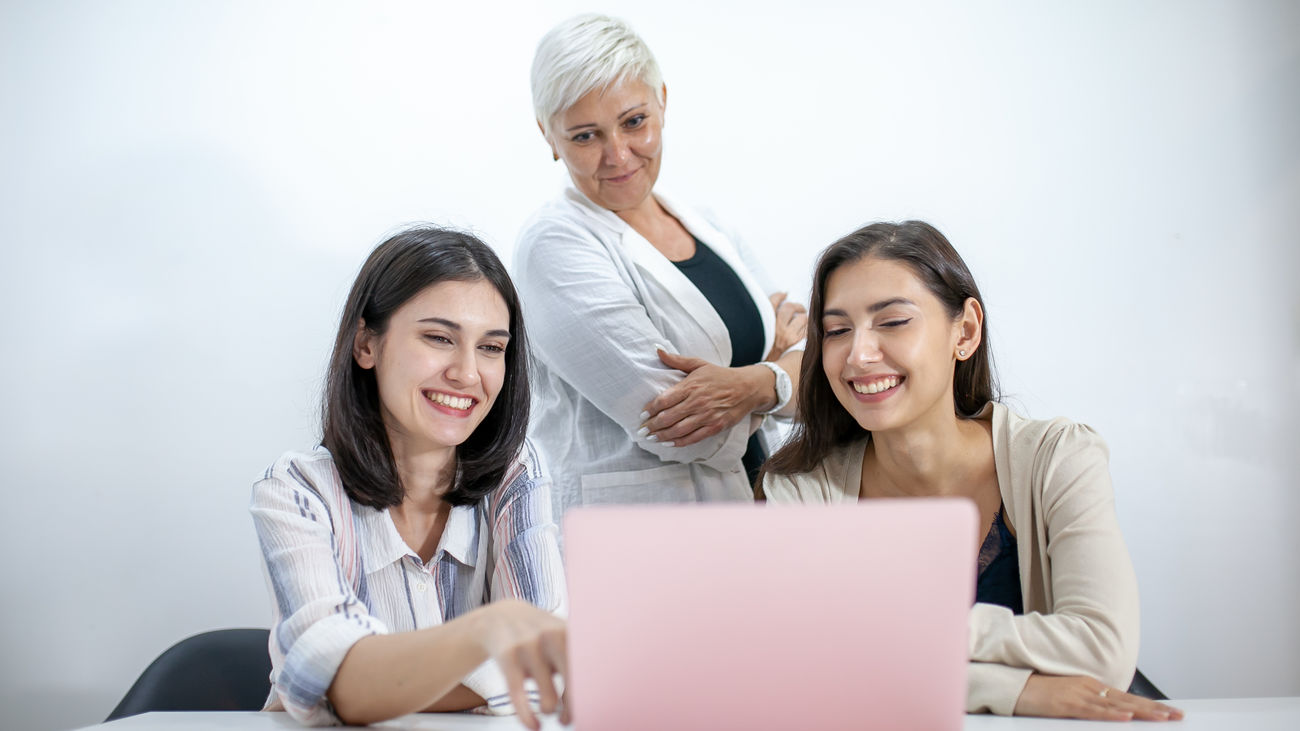 La Fundación Quiero Trabajo lanza EYA, una orientadora laboral virtual con IA para acompañar a mujeres en la búsqueda de empleo