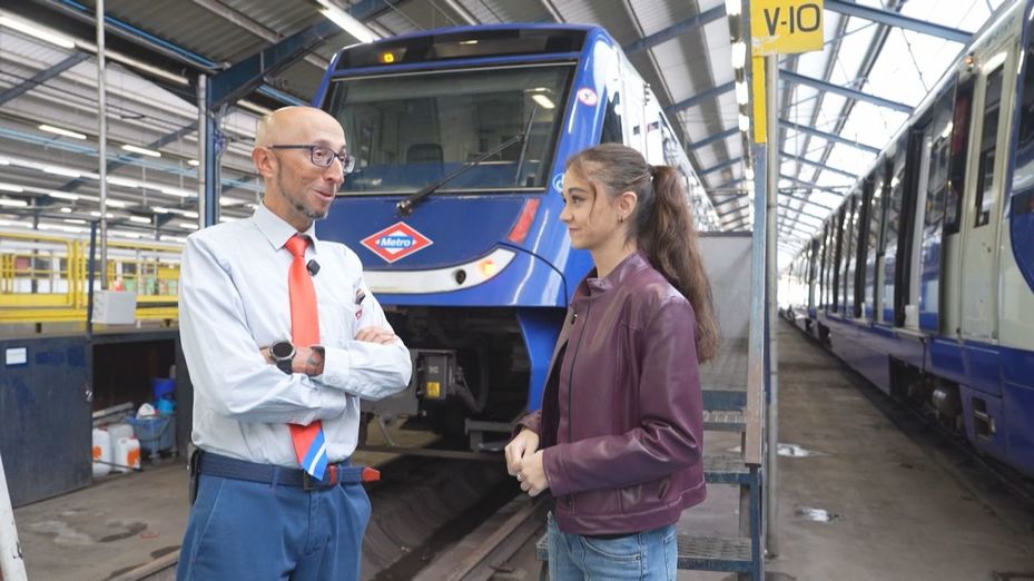 Mucho más que conducir trenes: los empleos que mueven el Metro de Madrid