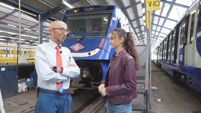 Mucho más que conducir trenes: los empleos que mueven el Metro de Madrid