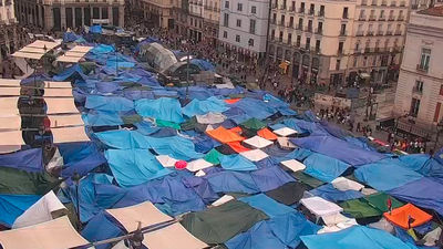 La Policía confirma que al menos la mitad de los acampados de Sol se van a dormir a sus casas
