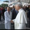 El Papa sale del hospital tras recibir el alta y  rezará el Ángelus en el Vaticano