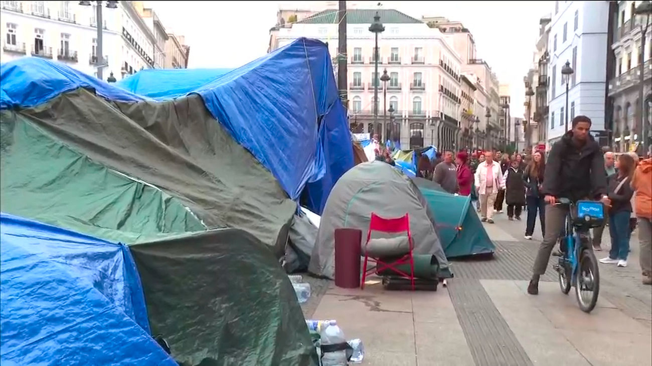 Almeida, sobre la acampada en Sol:   "Hay muchas más tiendas de campaña que personas"