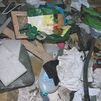 Plagas, basura y desesperación: el síndrome de Diógenes de un vecino desata la alarma en Puente de Vallecas