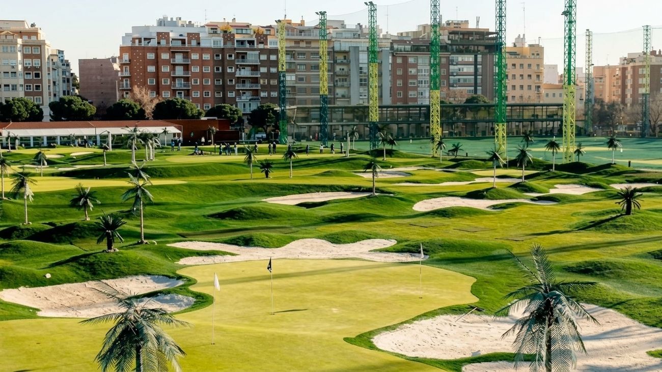El campo de golf sobre terrenos del Canal de Isabel II antes de ser demolido