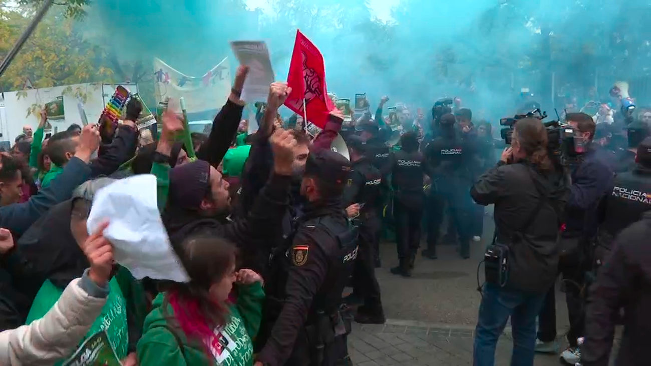 La Delegación del Gobierno investigará las cargas policiales a los huelguistas que acosaron a Ayuso