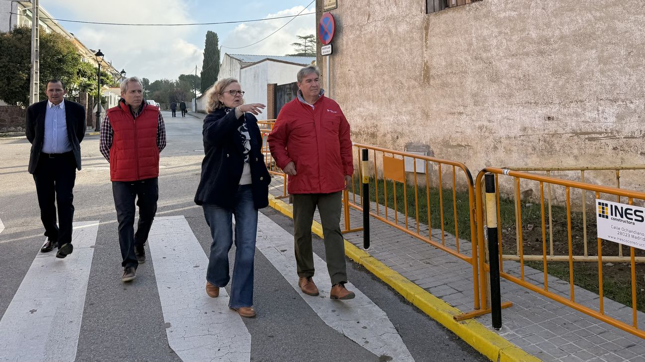 Visita a los trabajos que se llevan a cabo en Valdeavero con inversión regional
