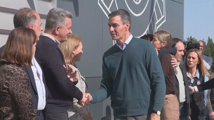 Sánchez, recibido con abucheos en su visita a Valencia tras la dana