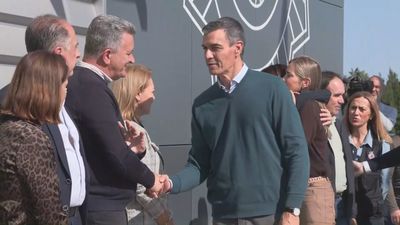 Sánchez, recibido con abucheos en su visita a Valencia tras la dana