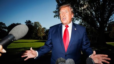 Trump dice que España fue "invadida" por inmigrantes y "no está haciendo nada al respecto"