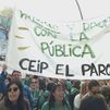 Profesores en huelga llevan su protesta frente a la Asamblea para pedir más recursos para la educación pública