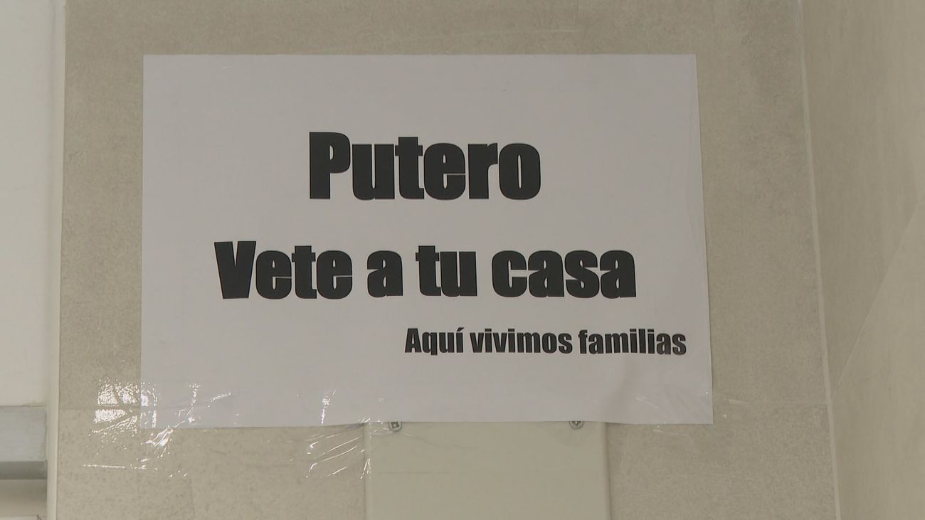 Un prostíbulo en uno de los bajos de un edificio de Alcorcón mantiene en pie de guerra a sus vecinos