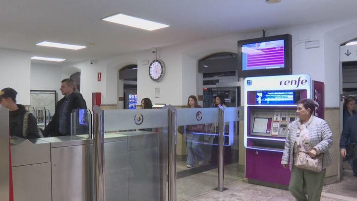 Los usuarios de la línea 3 de Cercanías denuncian desconcierto y desinformación por los cambios en el servicio