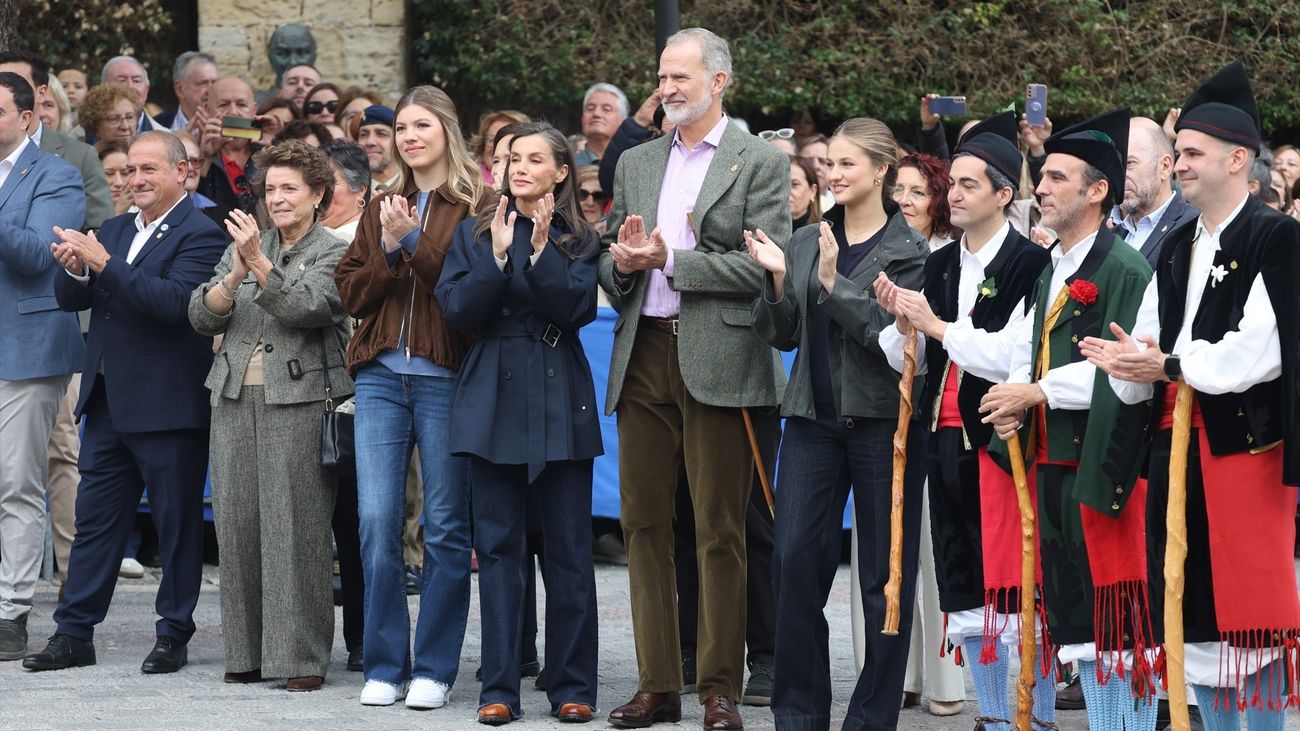 Leonor entrega el galardón 'Pueblo Ejemplar de Asturias' a la Cofradía de Pescadores Santa Ana de Llanes