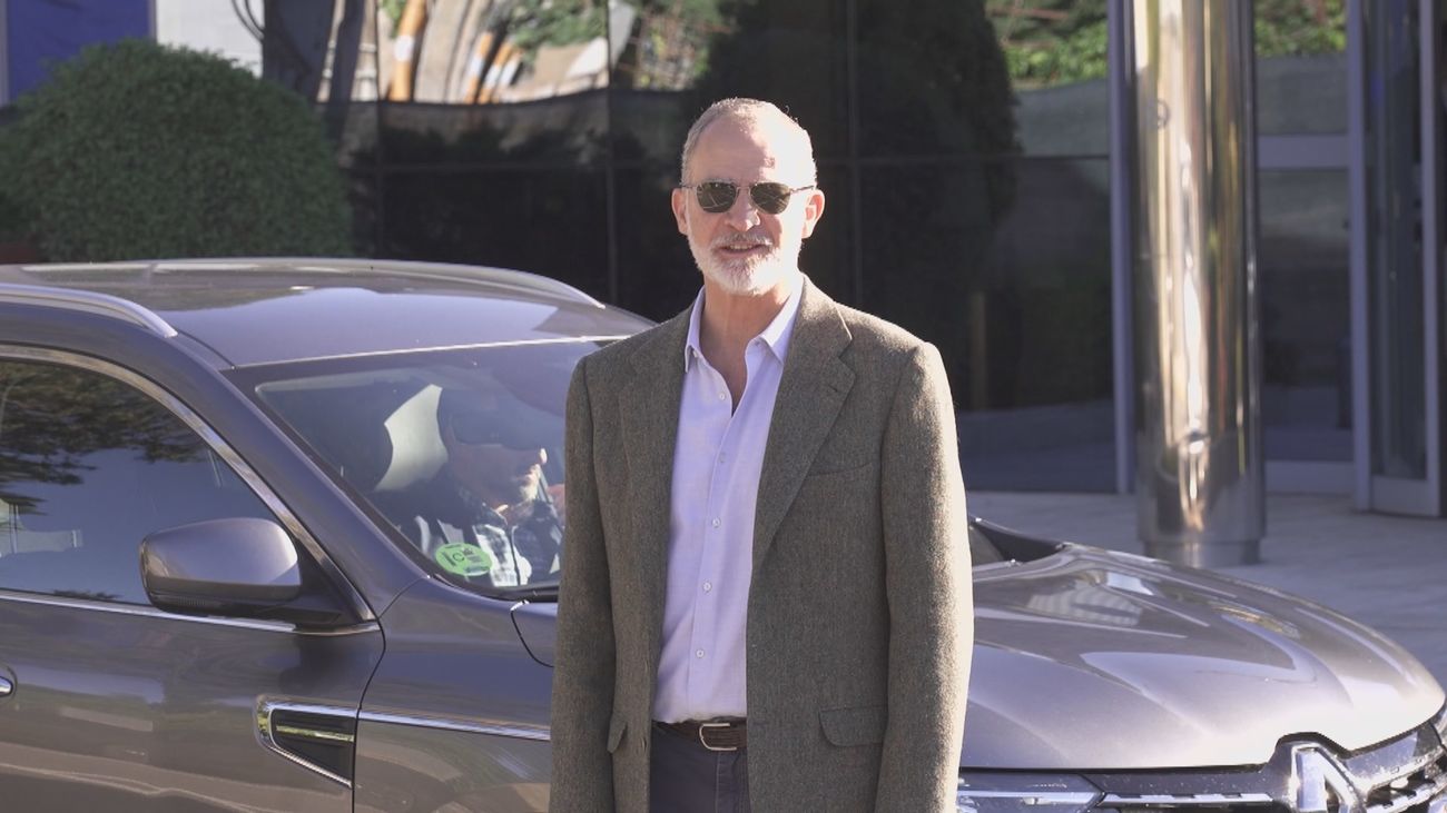 Felipe VI regresa a Madrid tras operarse de cataratas en un centro oftalmológico de  Oviedo