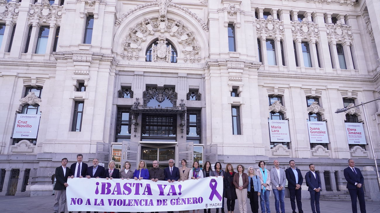 Madrid guarda un minuto de silencio por el asesinato de una vecina de Carabanchel