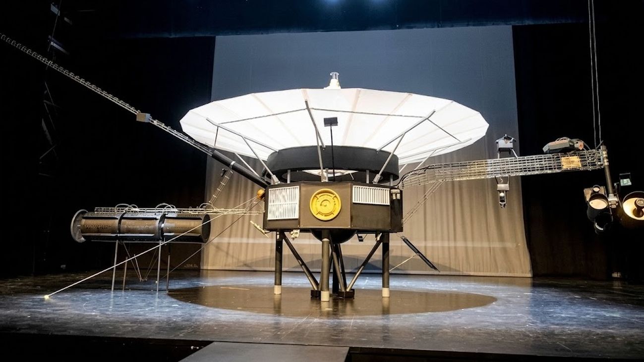 Maqueta de la sonda Voyager 1 en Contemporánea Condeduque